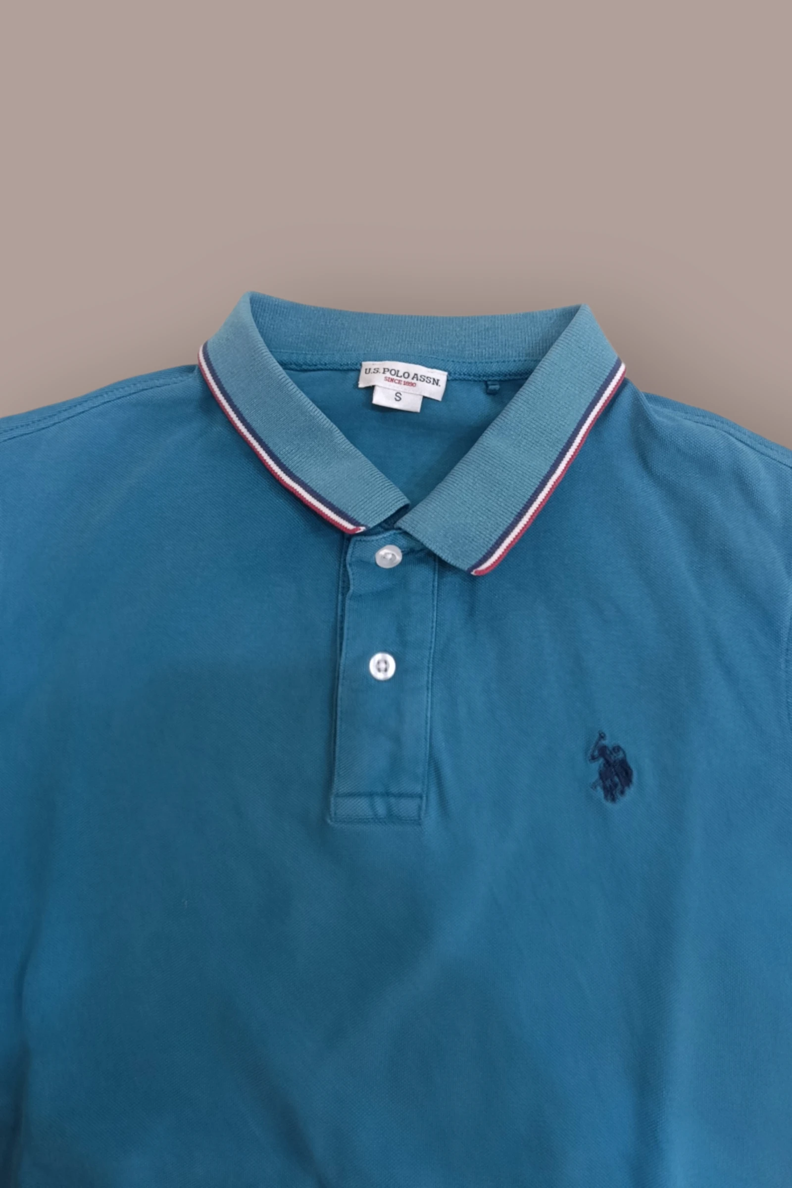 | Polo U.S. Polo Assn Homem | Cor Azul Petróleo | Gola Tipeada Vermelho Branco e Azul | Manga Curta | Tamanho P | – photo 4